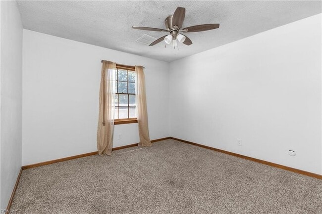 Building Photo - 703 Sir Walter Cir