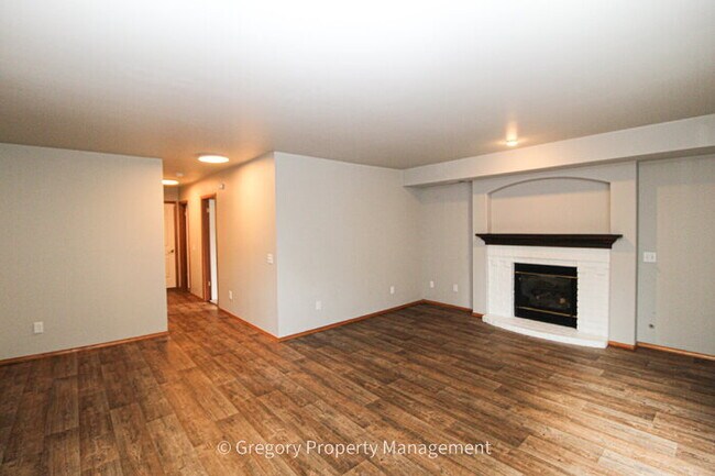 Building Photo - Well Maintained 1st Time Rental 4bed 3bath 2 Car 2076sf New Paint. Huge Fenced Backyard A/C