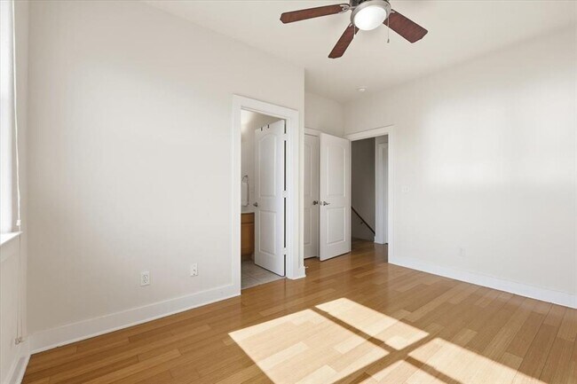 Building Photo - 13420 Lyndhurst St