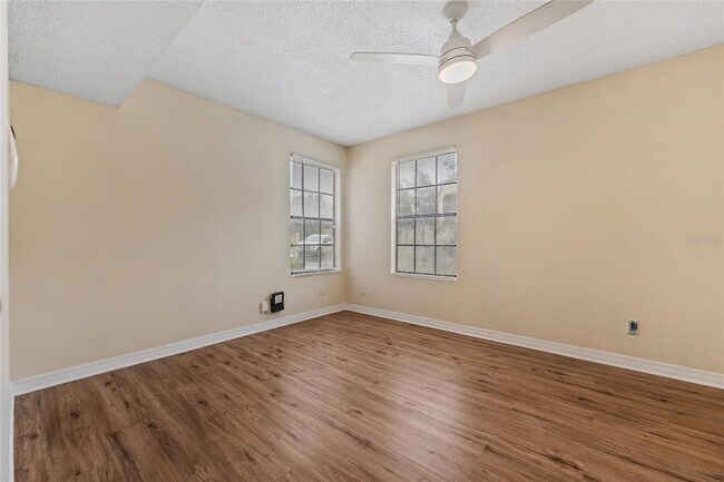 Building Photo - 370 Lake Placid Ct