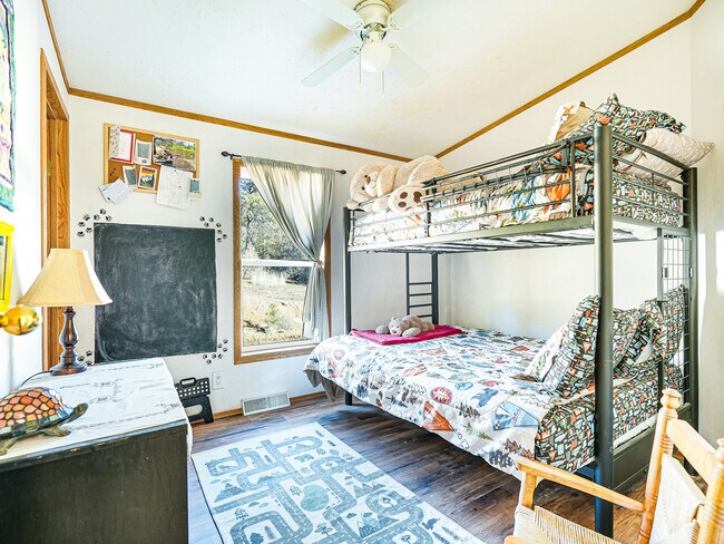 Building Photo - 352 Spring Rd