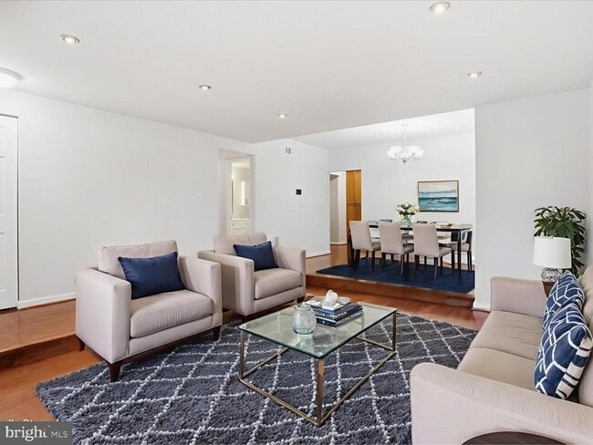 Building Photo - 7914 Bentley Village Dr