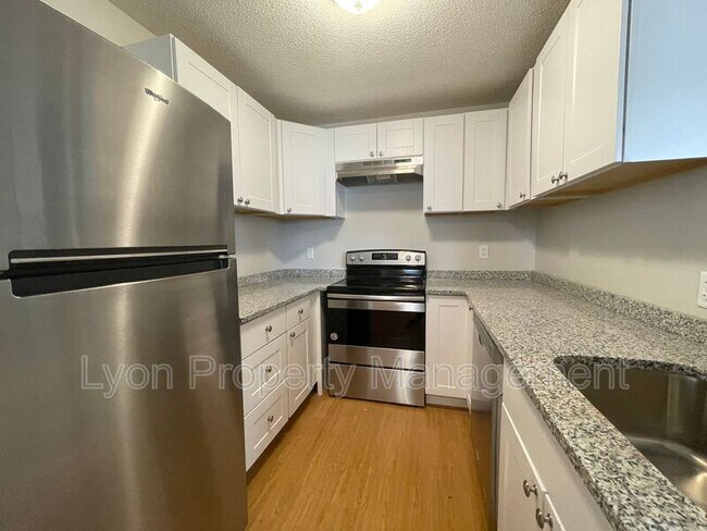Building Photo - 235 Weeden St