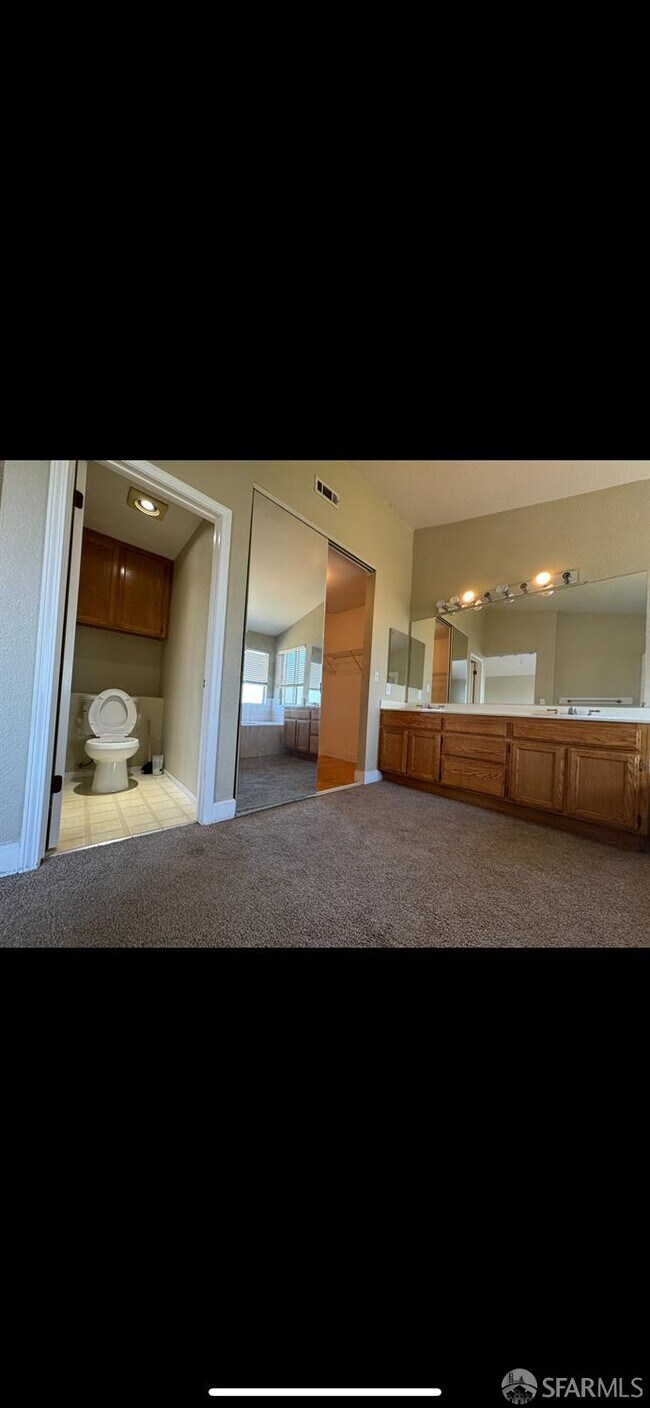 Building Photo - 4009 Pillsbury Ct