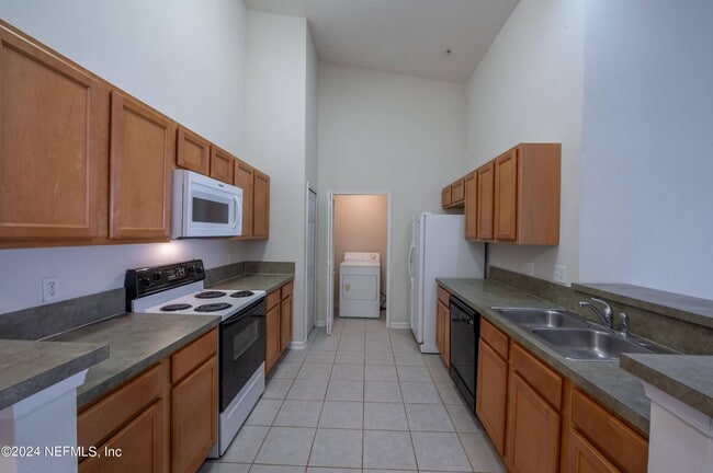 Building Photo - 9505 Armelle Way