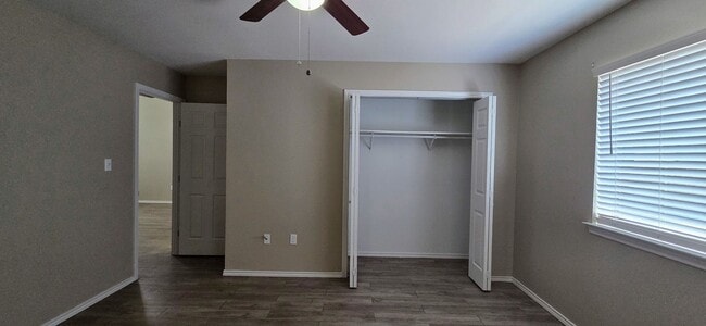 Building Photo - New Braunfels 2 Bedroom 2 Bath less than 1...