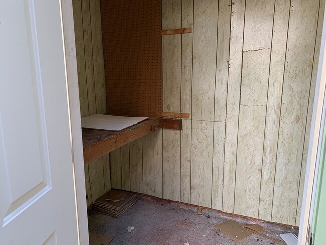 Building Photo - 1300 Garden Crest Cir