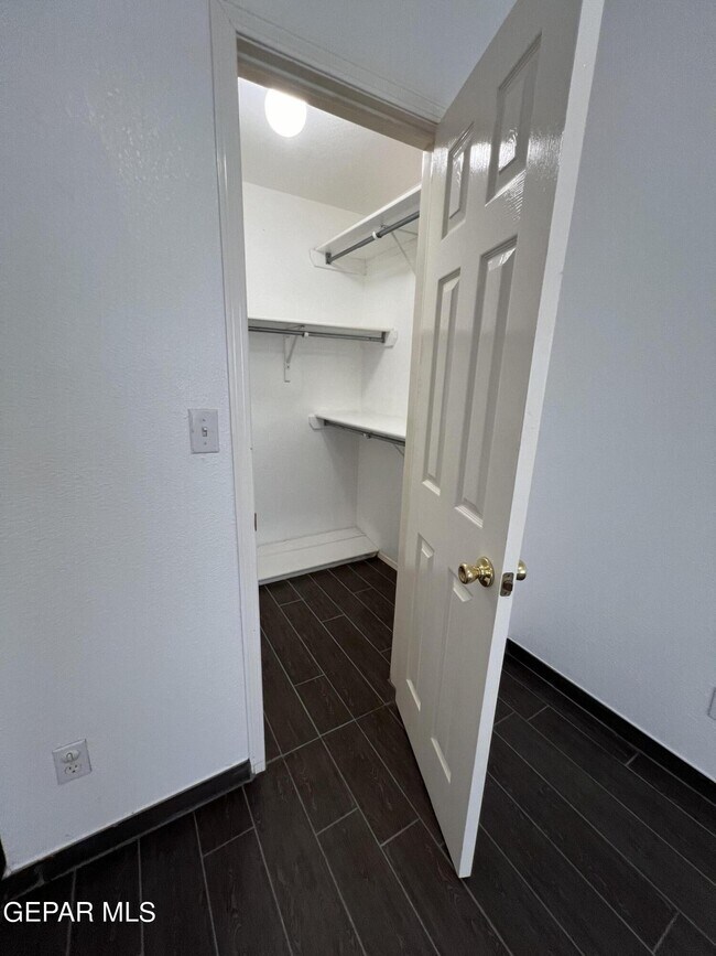 Building Photo - 7115 Oval Rock Dr