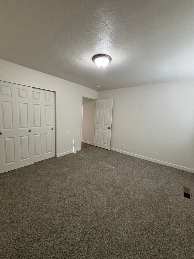 Building Photo - Adorable Renovated Single Family Home READY NOW