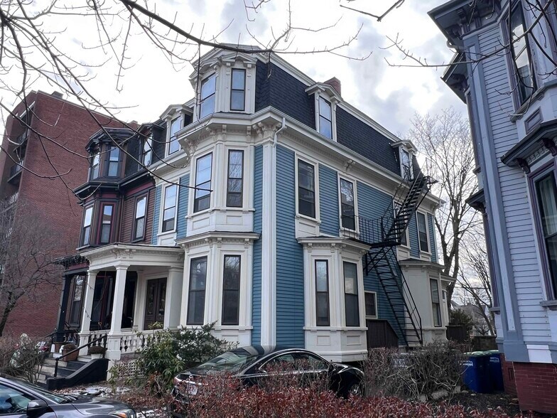 Building Photo - 394 Broadway