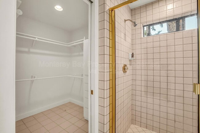 Building Photo - 4083 Sunset Ln