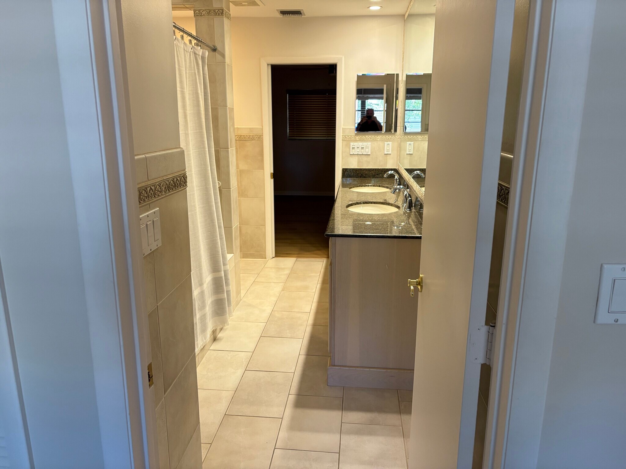 Building Photo - 3951 NE 17th Ave