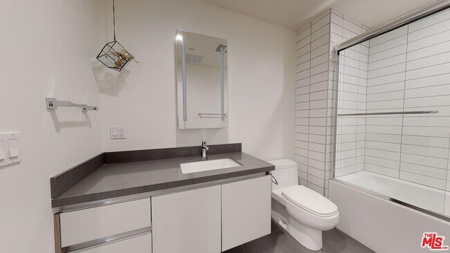 Building Photo - 938 Orange Grove Ave