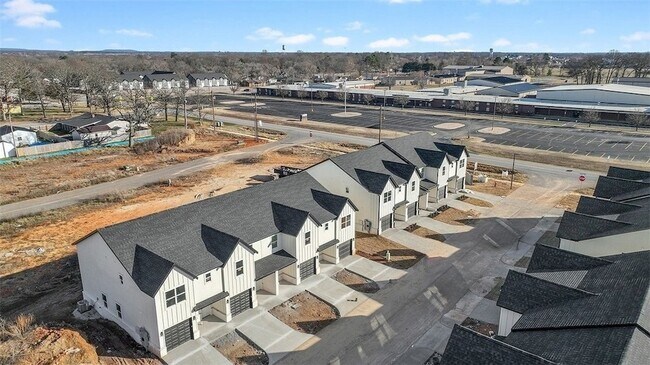 Building Photo - 1702 Cuppett Cir