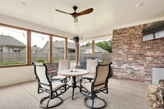 Building Photo - Custom Bartlett Home on Corner Lot with Mo...