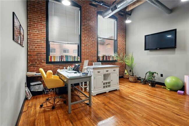 Building Photo - 1117 Douglas Ave