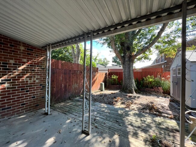 Building Photo - Three-bedroom, two-and-a-half bathrooms in...