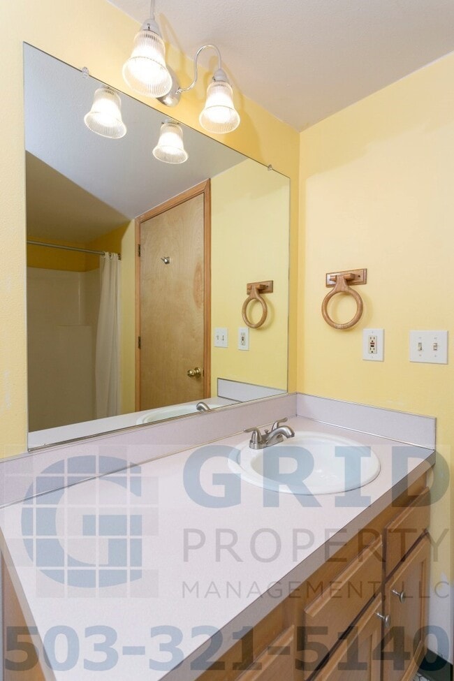 Building Photo - Charming 3 Bedroom Craftsman - Located near Mississippi Avenue!