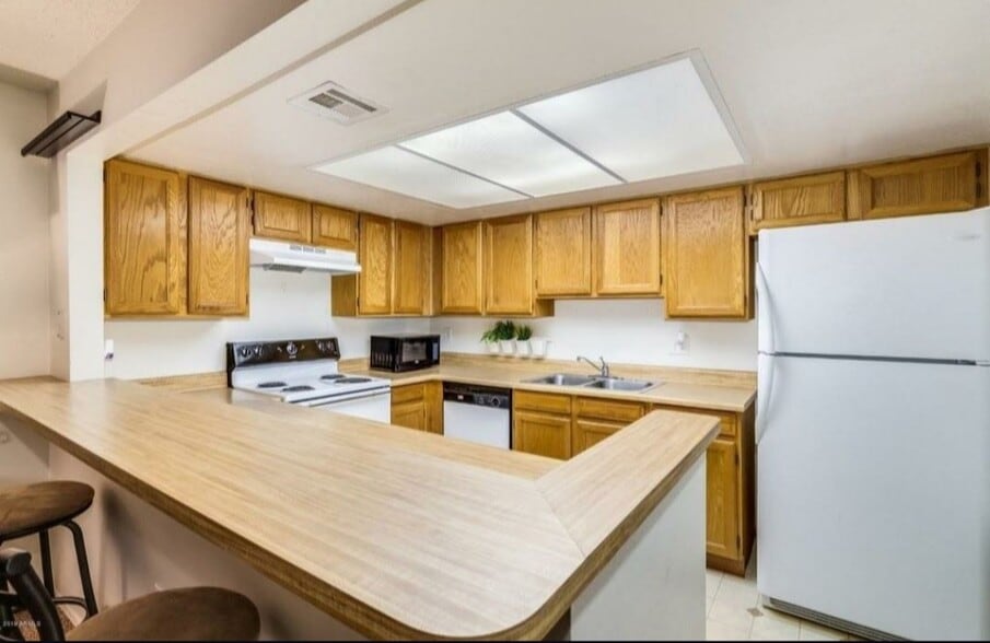 Building Photo - 1645 W Baseline Rd