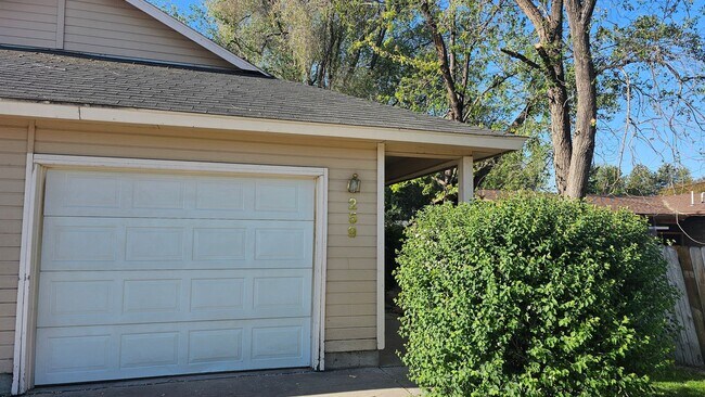 Building Photo - Delaware Duplex