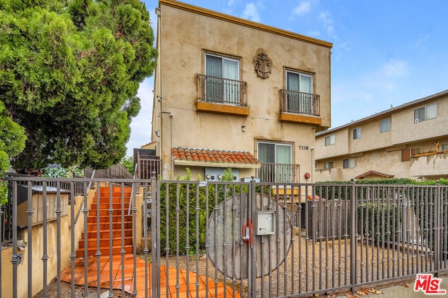 Building Photo - 7338 Balboa Blvd