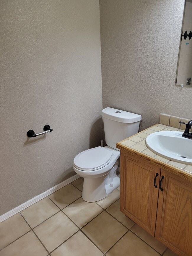 Building Photo - Beautiful 3 bedroom/2 Bath Home!