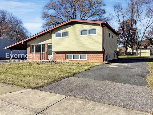 Building Photo - 123 Thomas Rd