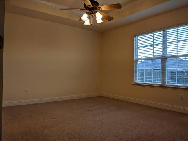 Building Photo - 560 Dogwood St