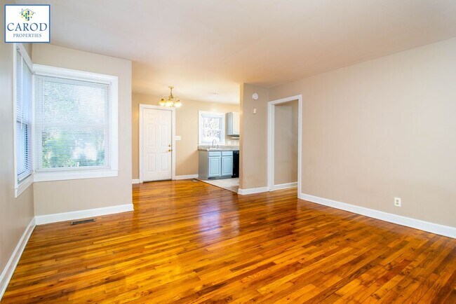 Building Photo - Cozy Cottage Near Uptown Charlotte