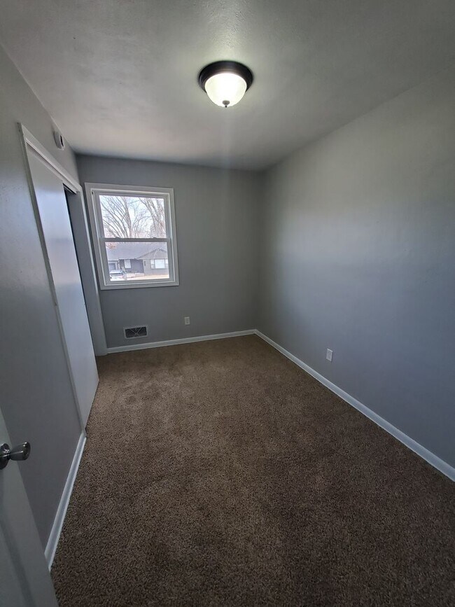 Building Photo - SL KSR1012