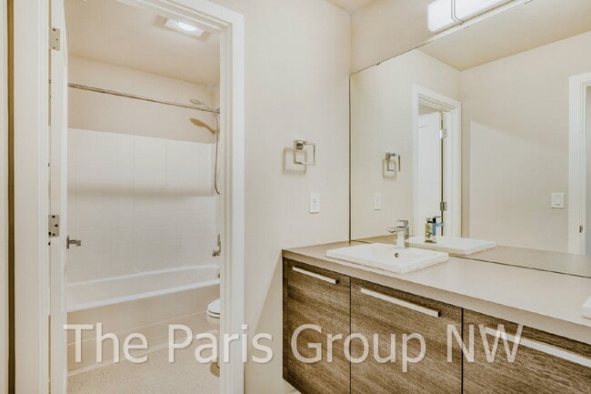 Building Photo - Luxury MainVue Maple Valley Home * UPGRADES * Central A/C * Theater Room * Outdoor Fireplace