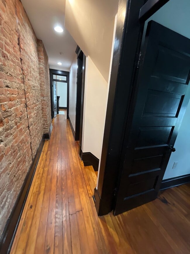 Building Photo - Spacious 3 bedroom duplex near Franklin Park