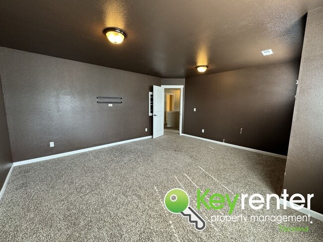 Building Photo - Unique Parkland 4 Bedroom 3 Bath Spacious ...