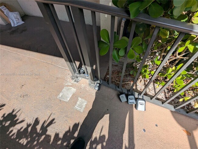 Building Photo - 2771 Riverside Dr