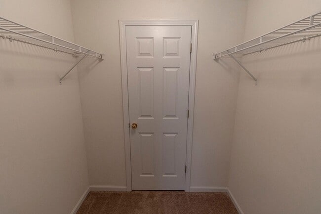 Building Photo - 3324 E St Charles Rd