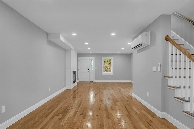 Building Photo - 74 Smith St