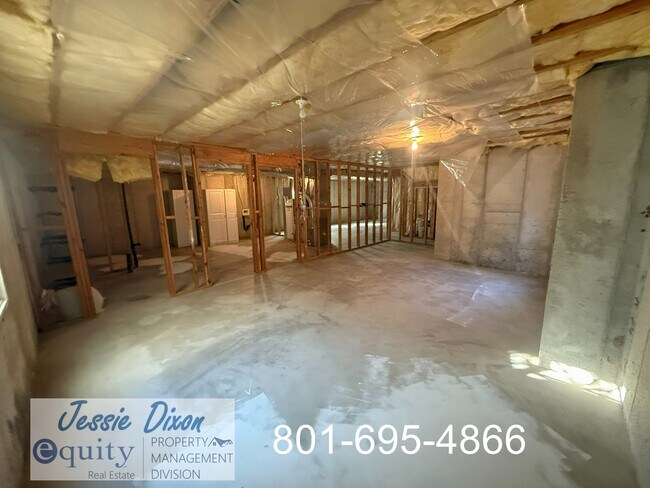 Building Photo - 1989 N 2700 W