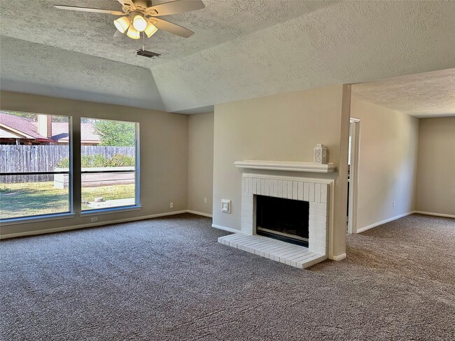 Building Photo - 7114 River Ml Dr