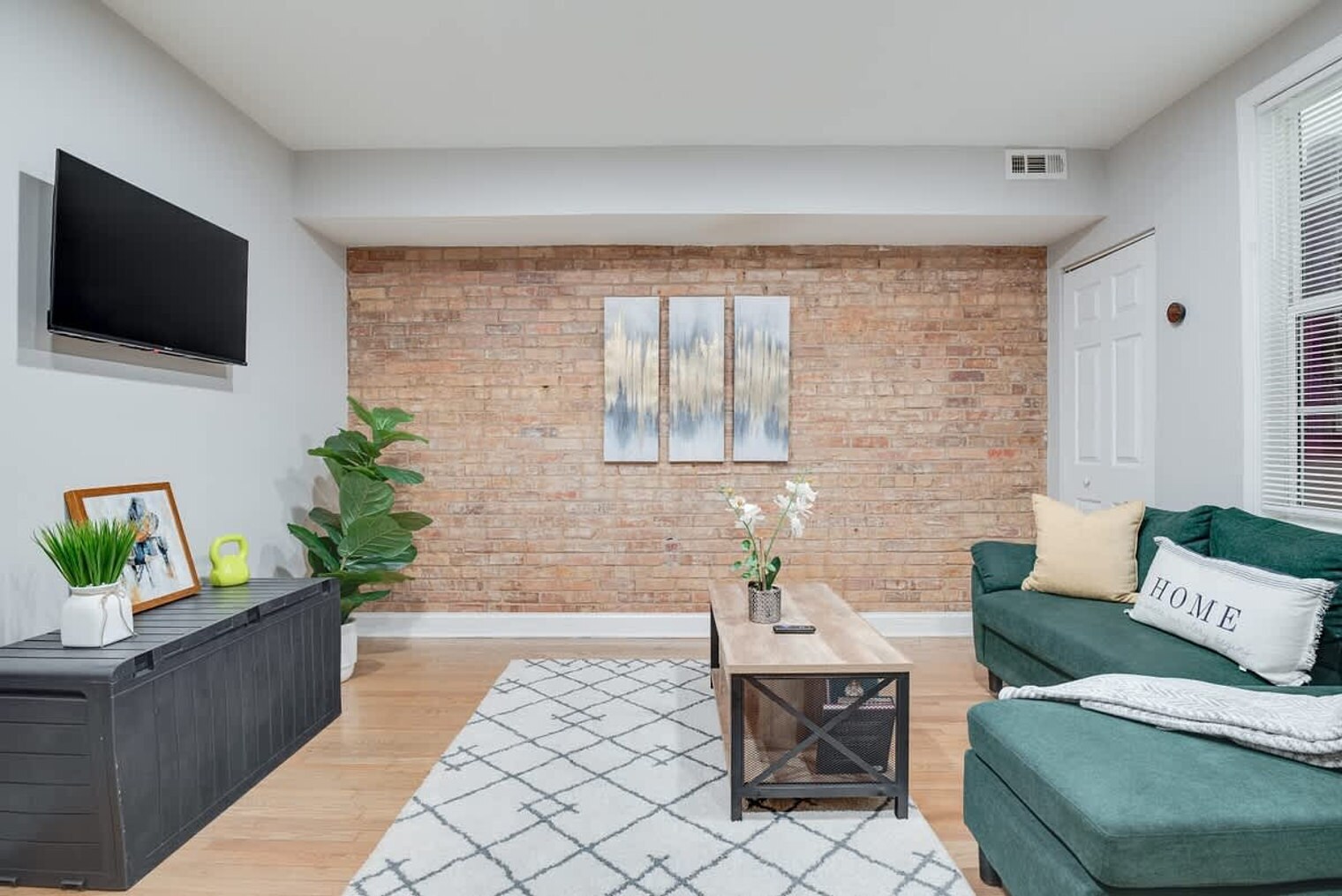 Building Photo - 1255 Raum St NE