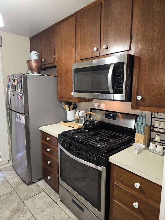 Building Photo - 316 E 7th St