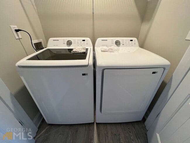 Building Photo - 250 Holly St