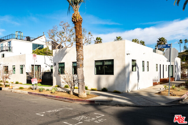 Building Photo - 1325 Cabrillo Ave