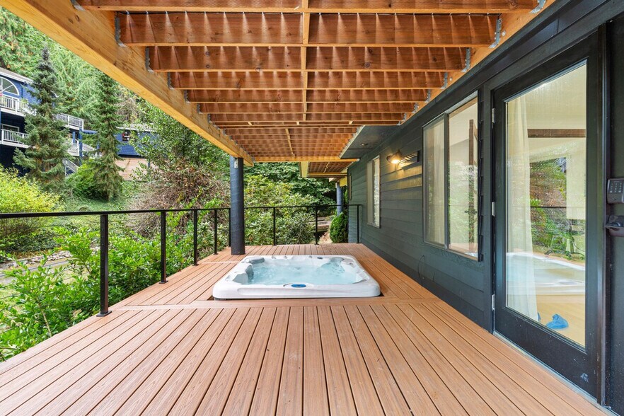 Building Photo - 4375 Fernbrook Dr