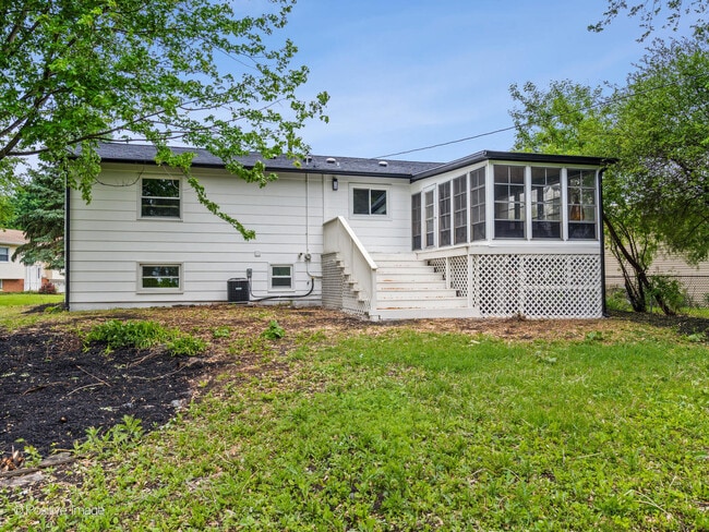 Building Photo - 6950 Longmeadow Ln