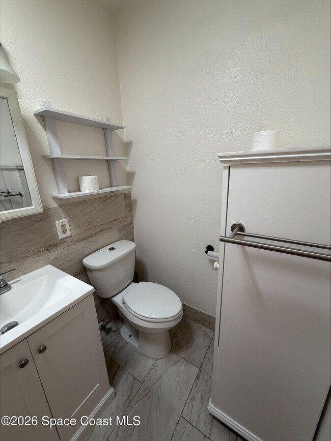 Building Photo - 583 Gardenia Cir