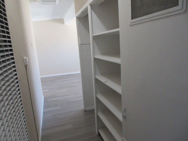 Building Photo - Newly updated 3bd 1 ba. New flooring