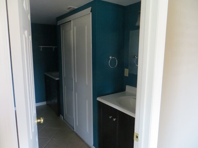 Building Photo - 16 SW 1st Ave