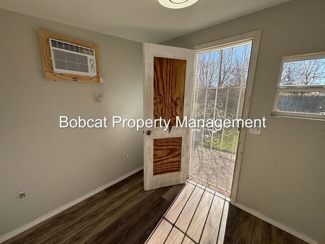 Building Photo - 2319 Blue Haven Ln