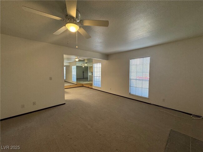 Building Photo - 3109 Pinehurst Dr