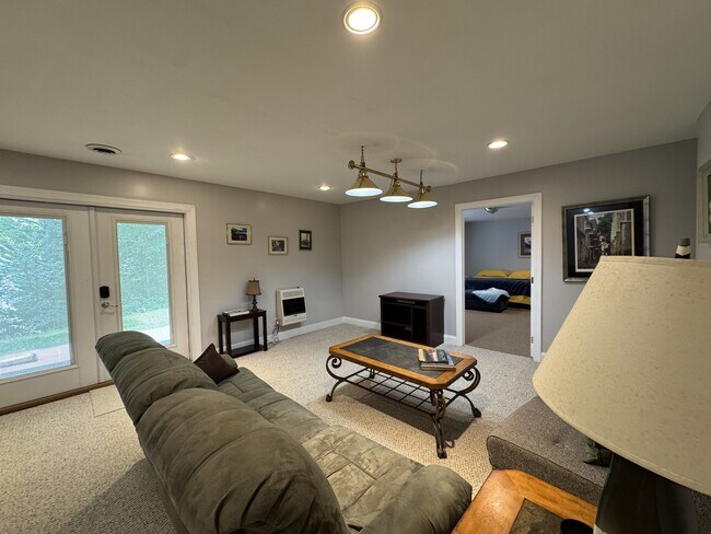 Building Photo - 206 Wewoka Trce